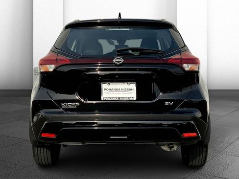 Certified 2022 Nissan Kicks SV image 3