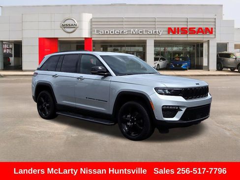 Used 2024 Jeep Grand Cherokee Limited w/ Luxury Tech Group II RWD image 1