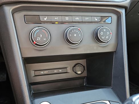 Certified 2022 Volkswagen Taos SE image 15