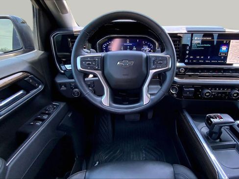 Used 2025 Chevrolet Silverado 1500 LT Trail Boss w/ Convenience Package II AWD/4WD image 6