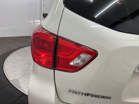Used 2017 Nissan Pathfinder Platinum image 34