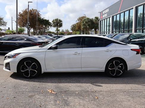 Used 2024 Nissan Altima 2.5 SR w/ SR Premium Package FWD image 15