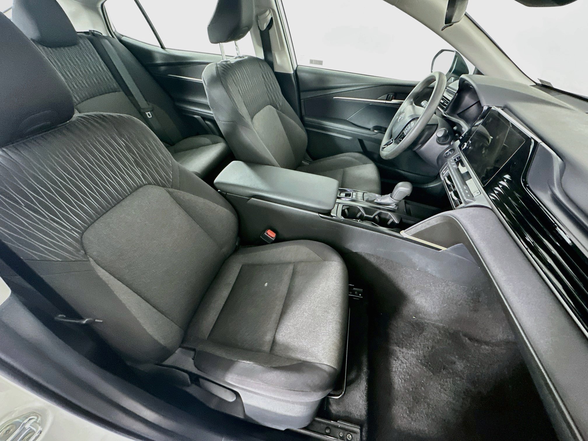 Used 2025 Toyota Camry LE FWD image 31