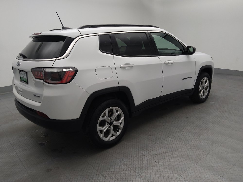 Used 2025 Jeep Compass Latitude w/ Sun & Sound Group AWD/4WD image 10