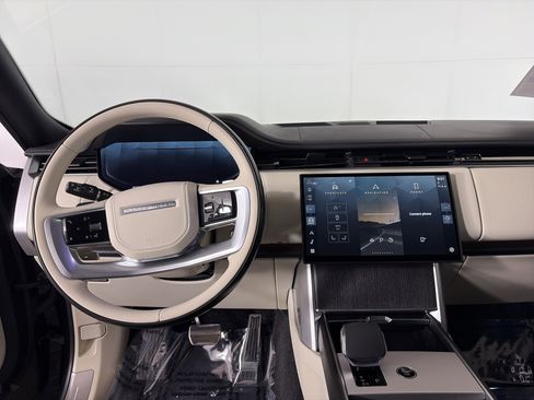 Used 2024 Land Rover Range Rover Long Wheelbase Autobiography image 3