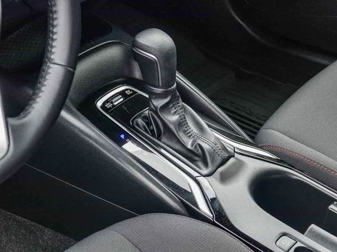 Used 2025 Toyota Corolla SE image 18