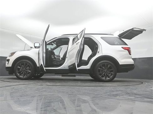 Certified 2018 Ford Explorer XLT w/ Equipment Group 202A image 57