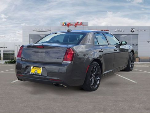 Used 2021 Chrysler 300 Touring w/ Sport Appearance Package image 5