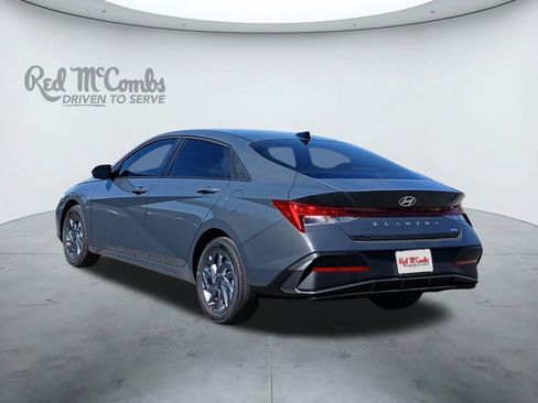 New 2026 Hyundai Elantra Hybrid FWD image 3