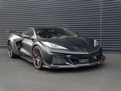Used 2023 Chevrolet Corvette Z06 w/ Z07 Performance Package RWD image 26