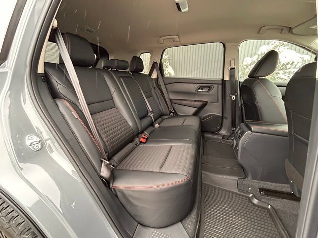 Used 2026 Nissan Rogue SV AWD/4WD image 40