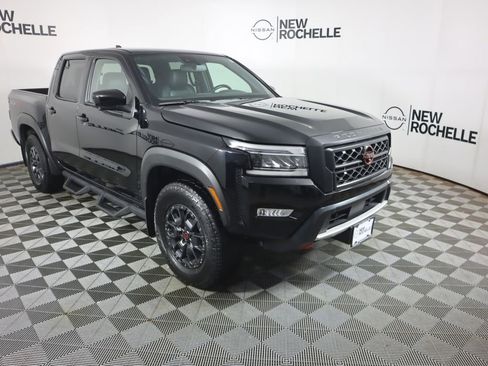 Used 2022 Nissan Frontier PRO-4X w/ Pro-4X Premium Package AWD/4WD image 3
