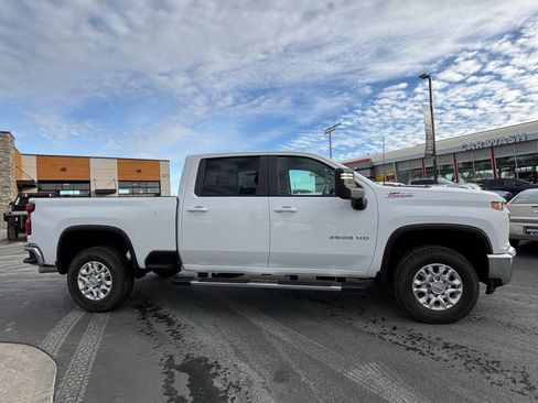 Used 2023 Chevrolet Silverado 2500 LT w/ Convenience Package image 5