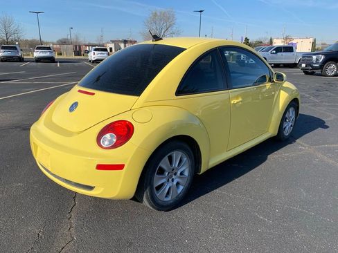 Used 2010 Volkswagen Beetle Coupe image 8