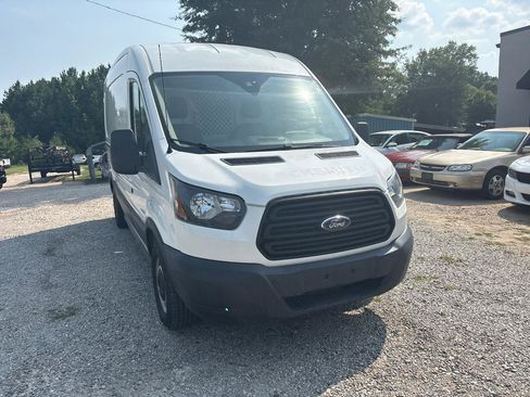 Used 2019 Ford Transit 250 148 Medium Roof RWD image 4