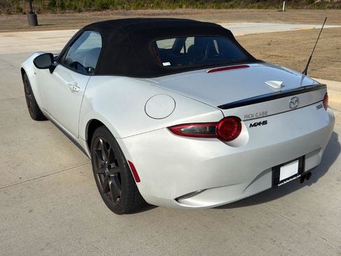 Used 2018 MAZDA MX-5 Miata Club image 4