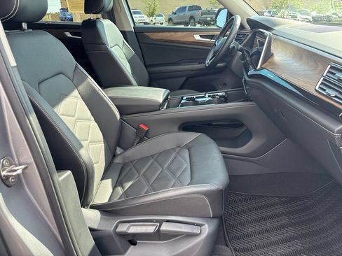 Used 2024 Volkswagen Atlas SE FWD image 19