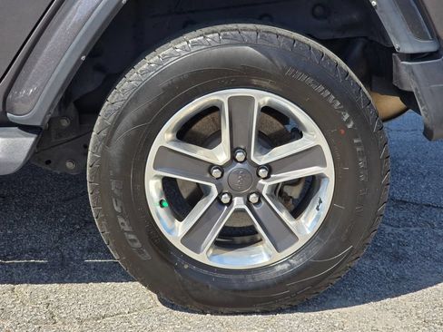 Used 2022 Jeep Wrangler Unlimited Sahara AWD/4WD image 21