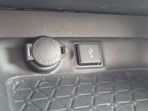 Used 2021 Toyota RAV4 XLE Premium image 28