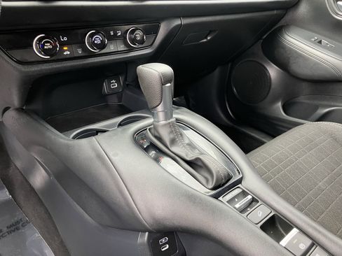 Certified 2025 Honda HR-V LX image 28