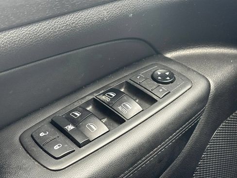Used 2018 Jeep Grand Cherokee Laredo AWD/4WD image 23