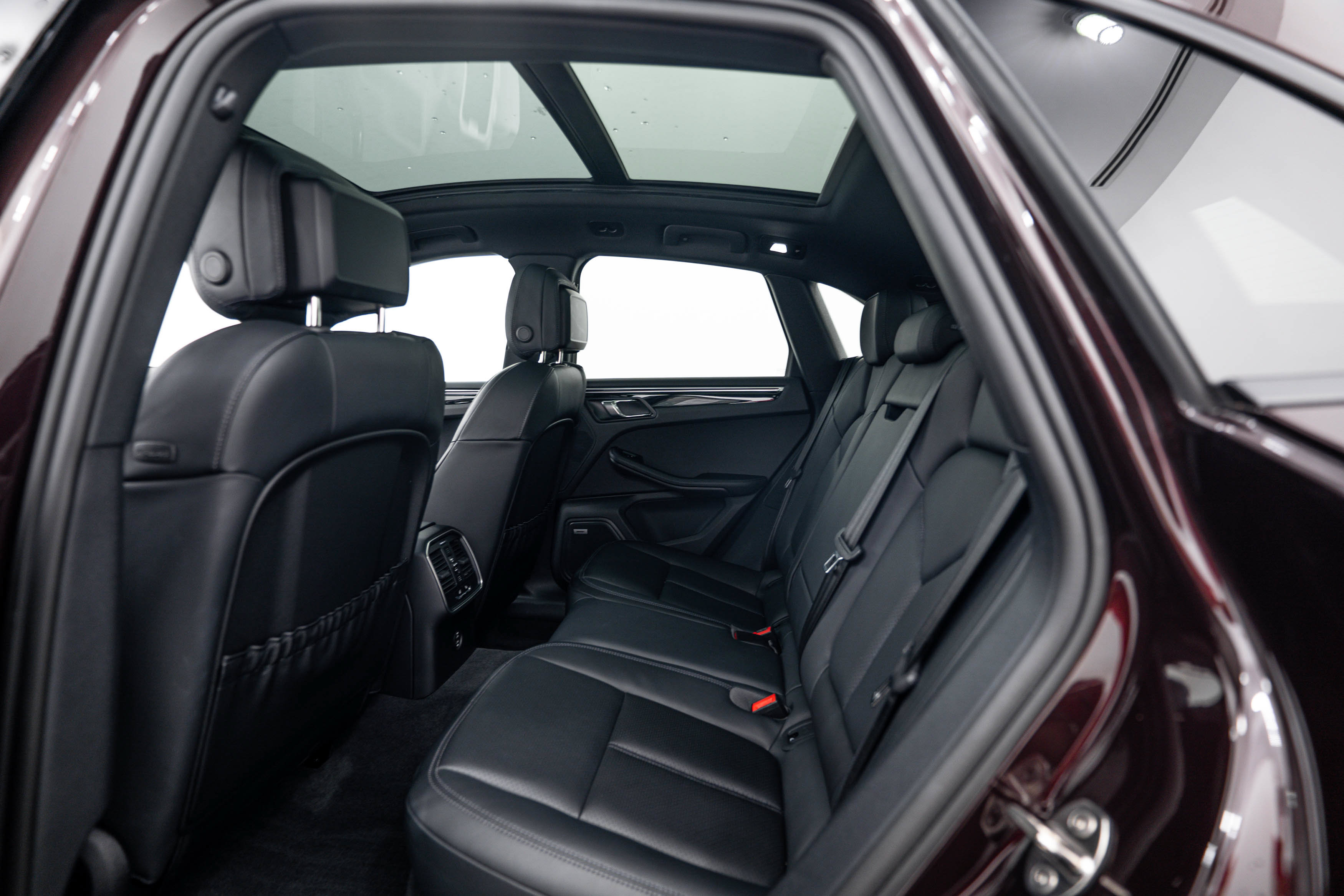 Certified 2023 Porsche Macan AWD/4WD image 20