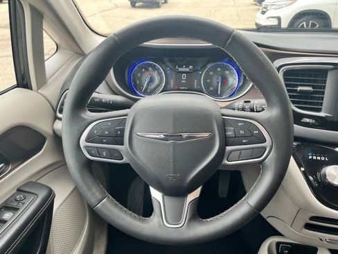 Used 2023 Chrysler Voyager LX FWD image 11