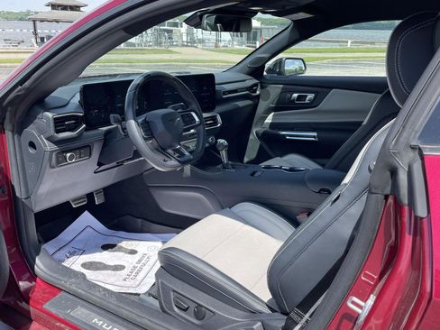 Used 2025 Ford Mustang GT Premium RWD image 13