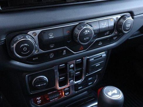 Used 2025 Jeep Wrangler Unlimited Rubicon image 17