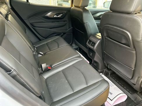 Used 2024 GMC Terrain SLT image 27