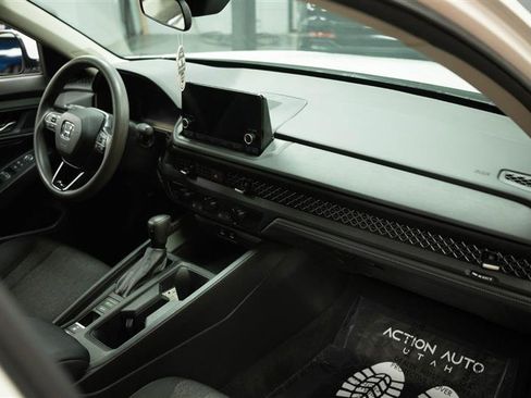 Used 2023 Honda Accord EX image 14