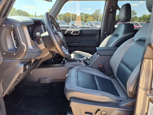 Used 2024 Ford Bronco Outer Banks AWD/4WD image 18