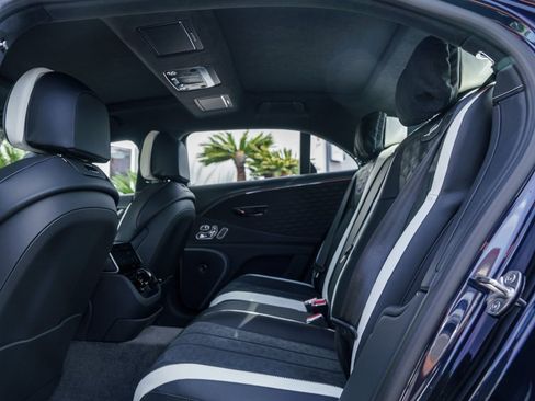 Used 2025 Bentley Flying Spur Plug-In Hybrid image 13