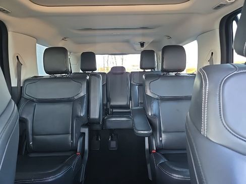 Used 2025 Ford Expedition Max Platinum image 40