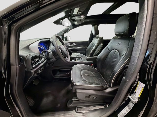 Used 2025 Chrysler Pacifica Limited FWD image 17