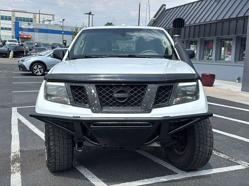 Used 2012 Nissan Frontier SV w/ SV Premium Utility Pkg AWD/4WD image 8