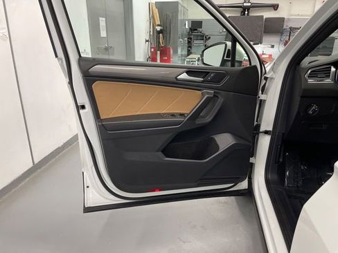 Used 2023 Volkswagen Tiguan SE w/ Panoramic Sunroof Package AWD/4WD image 29