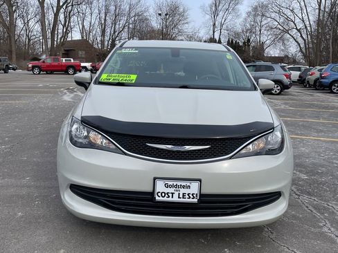 Used 2017 Chrysler Pacifica Touring image 11