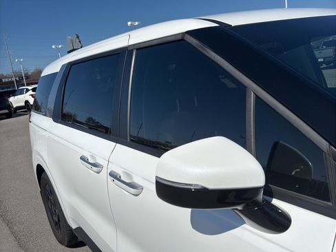 Used 2025 Kia Carnival image 13