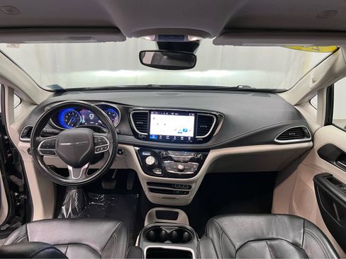Used 2022 Chrysler Pacifica Touring-L image 38