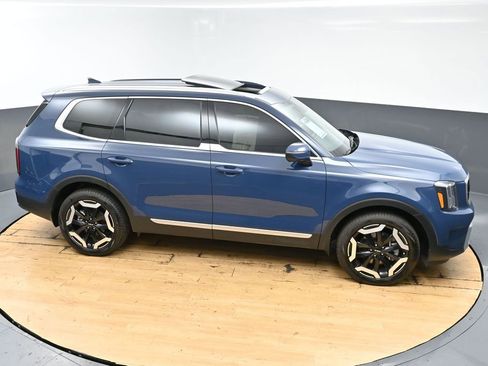 Used 2025 Kia Telluride EX w/ EX Captain's Chair Package FWD image 52