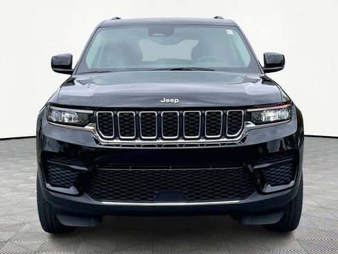 Used 2023 Jeep Grand Cherokee Laredo w/ Luxury Tech Group I AWD/4WD image 2