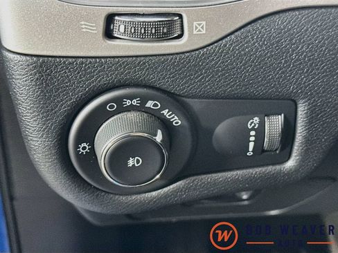 Used 2022 Jeep Cherokee Latitude AWD/4WD image 12