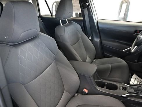 Used 2024 Toyota Corolla Cross LE w/ Moonroof Package image 9