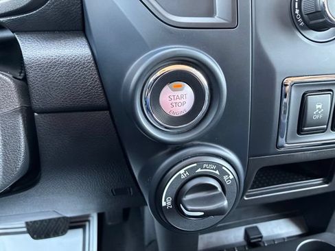 Used 2024 Nissan Titan SV AWD/4WD image 31