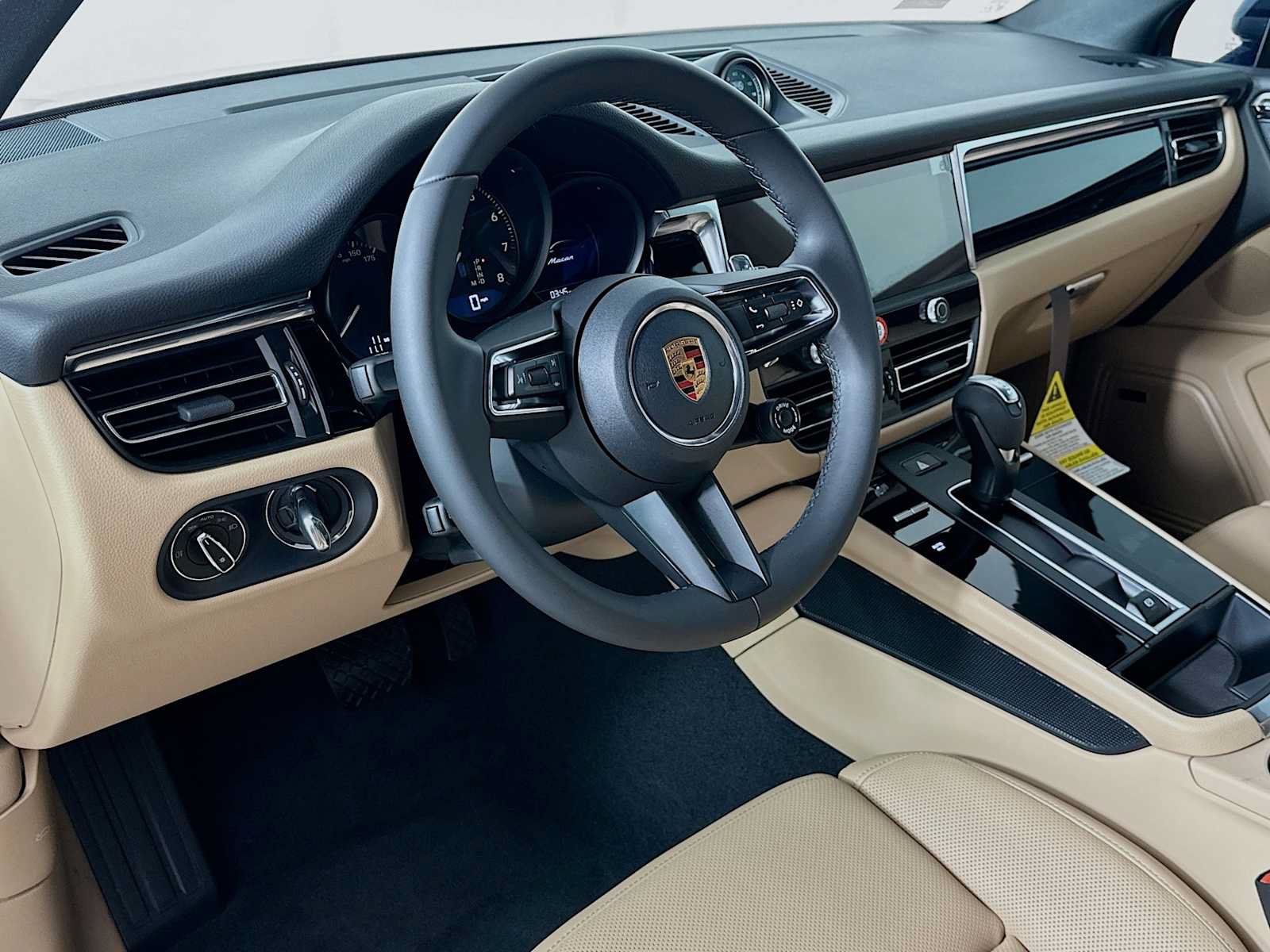 Used 2026 Porsche Macan AWD/4WD image 4