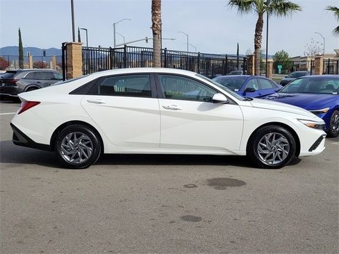 New 2026 Hyundai Elantra Blue image 23