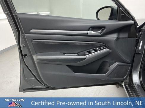 Used 2022 Nissan Altima 2.5 SV w/ SV Premium Package image 16