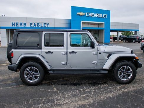 Used 2021 Jeep Wrangler Unlimited Sahara image 2