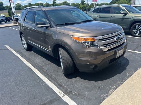 Used 2015 Ford Explorer XLT w/ Equipment Group 202A AWD/4WD image 1